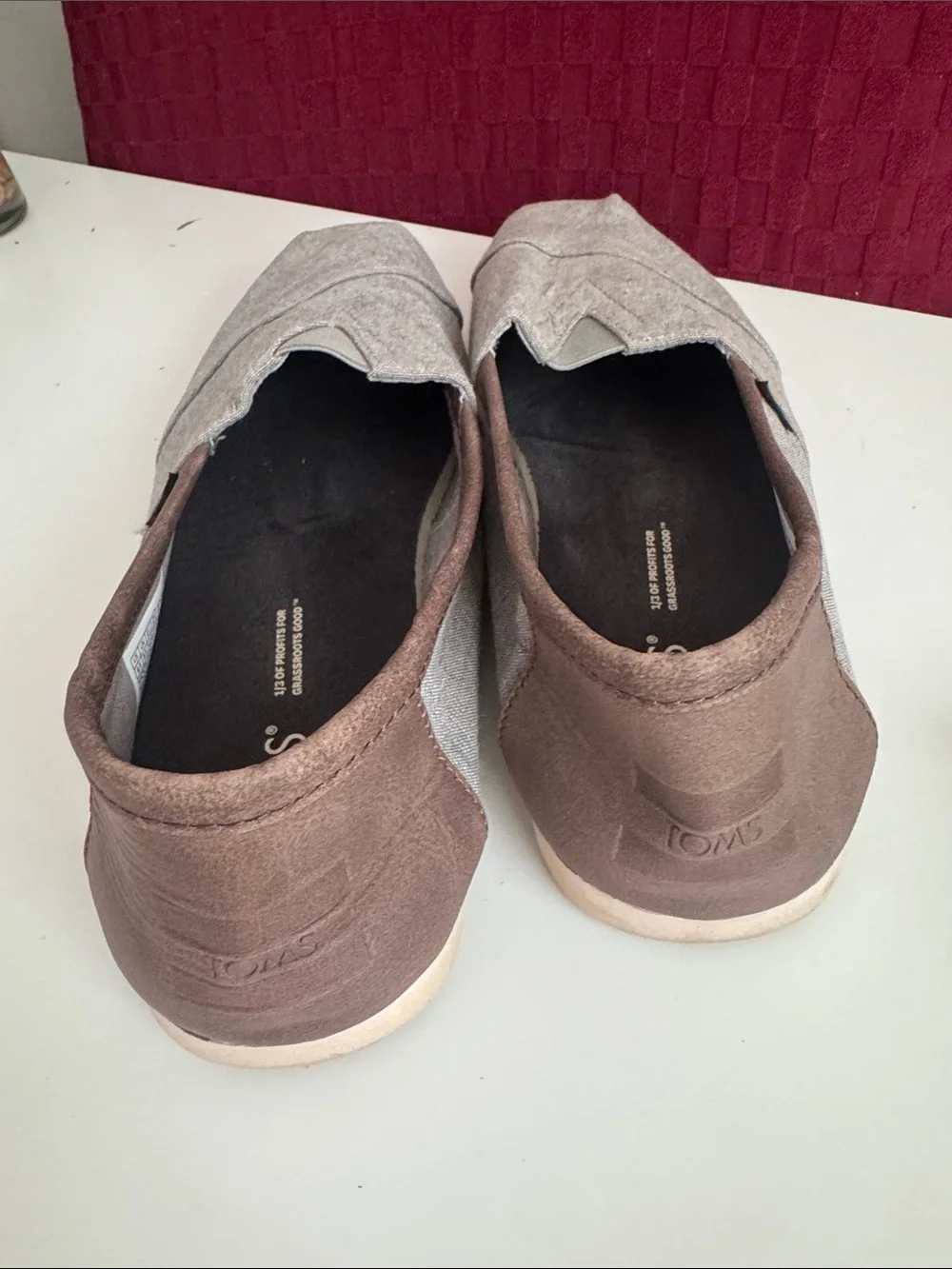 Toms Men’s Slip-On Loafers in Light Gray - Picture 3 of 6